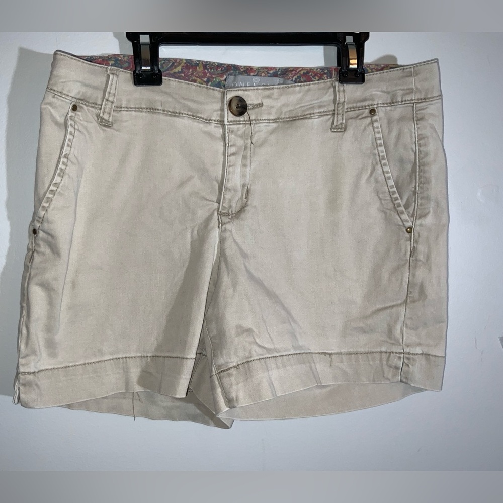 Preloved One 5 One Y2K Khaki Shorts Sz 6 - Picture 3 of 3